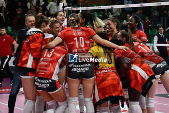 2024-03-03 - team Cuneo celebrates after scoring a match - CUNEO GRANDA VOLLEY VS UYBA VOLLEY BUSTO ARSIZIO - SERIE A1 WOMEN - VOLLEYBALL