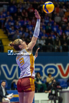 2024-03-03 - Marta Bechis (Roma Volley Club) at service - ALLIANZ VV MILANO VS ROMA VOLLEY CLUB - SERIE A1 WOMEN - VOLLEYBALL
