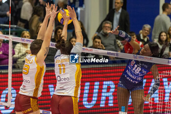 2024-03-03 - Spike of Paola Egonu (Allianz VV Milano) over the block of Giulia Melli (Roma Volley Club) and Ana Beatriz Silva Correa (Roma Volley Club) - ALLIANZ VV MILANO VS ROMA VOLLEY CLUB - SERIE A1 WOMEN - VOLLEYBALL