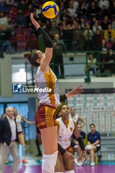 2024-03-03 - Erblira Bici (Roma Volley Club) at service - ALLIANZ VV MILANO VS ROMA VOLLEY CLUB - SERIE A1 WOMEN - VOLLEYBALL
