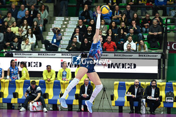 2024-03-06 - Serve of Marina Lubian ( Prosecco Doc Imoco Conegliano ) during VolleyBall Serie A1 Women game between Prosecco Doc Imoco Conegliano and Igor Gorgonzola Novara at Palaverde in Villorba, Italy on  March 6, 2024 - PROSECCO DOC IMOCO CONEGLIANO VS IGOR GORGONZOLA NOVARA - SERIE A1 WOMEN - VOLLEYBALL