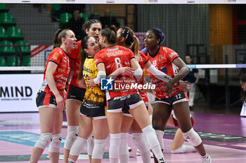 2024-03-06 - team Cuneo celebrates after scoring a point - CUNEO GRANDA VOLLEY VS ROMA VOLLEY CLUB - SERIE A1 WOMEN - VOLLEYBALL