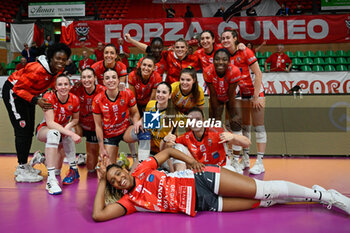 2024-03-06 - team Cuneo celebrates after scoring a match - CUNEO GRANDA VOLLEY VS ROMA VOLLEY CLUB - SERIE A1 WOMEN - VOLLEYBALL