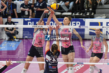 2024-03-24 - #17 Malwina Smarzek and #10 Linda Manfredi of Trasportipesanti Casalmaggiore in action during Italian Volleyball Serie A1 Tigota match between Reale Mutua Fenera Chieri '76 and Trasportipesanti Casalmaggiore at PalaFenera, Chieri (TO) - REALE MUTUA FENERA CHIERI 76 VS TRASPORTIPESANTI CASALMAGGIORE - SERIE A1 WOMEN - VOLLEYBALL