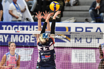2024-03-24 - #12 Anna Gray of Chieri '76 in action during Italian Volleyball Serie A1 Tigota match between Reale Mutua Fenera Chieri '76 and Trasportipesanti Casalmaggiore at PalaFenera, Chieri (TO) - REALE MUTUA FENERA CHIERI 76 VS TRASPORTIPESANTI CASALMAGGIORE - SERIE A1 WOMEN - VOLLEYBALL