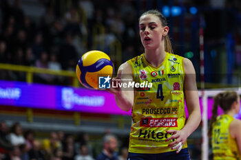 2024-03-24 - Federica Squarcini #4 of Prosecco Doc Imoco Conegliano seen in action during Volley Serie A women 2023/24 match between UYBA E-Work Volley Busto Arsizio and Prosecco Doc Imoco Conegliano at E-Work Arena, Busto Arsizio, Italy on March 24, 2024 - UYBA VOLLEY BUSTO ARSIZIO VS PROSECCO DOC IMOCO CONEGLIANO - SERIE A1 WOMEN - VOLLEYBALL