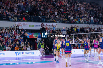 2024-04-06 - Savino Del Bene Scandicci players celebrate the match winning - PLAYOFF - SAVINO DEL BENE SCANDICCI VS ALLIANZ VERO VOLLEY MILANO - SERIE A1 WOMEN - VOLLEYBALL