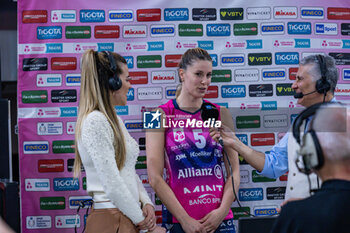 2024-04-06 - Laura Heyrman (Allianz Vero Volley Milano) gives an interview to RaiSportA - PLAYOFF - SAVINO DEL BENE SCANDICCI VS ALLIANZ VERO VOLLEY MILANO - SERIE A1 WOMEN - VOLLEYBALL