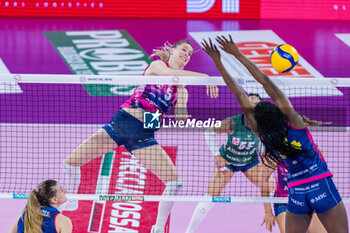 2024-04-06 - Attack of Laura Heyrman (Allianz Vero Volley Milano) - PLAYOFF - SAVINO DEL BENE SCANDICCI VS ALLIANZ VERO VOLLEY MILANO - SERIE A1 WOMEN - VOLLEYBALL