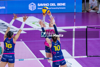 2024-04-06 - Helena Cazaute (Allianz Vero Volley Milano) vs Maja Ognjenovic (Savino Del Bene Scandicci) - PLAYOFF - SAVINO DEL BENE SCANDICCI VS ALLIANZ VERO VOLLEY MILANO - SERIE A1 WOMEN - VOLLEYBALL