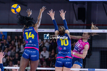 2024-04-06 - Attack of Nika Daalderop (Allianz Vero Volley Milano) - PLAYOFF - SAVINO DEL BENE SCANDICCI VS ALLIANZ VERO VOLLEY MILANO - SERIE A1 WOMEN - VOLLEYBALL