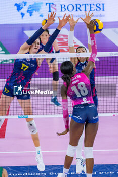 2024-04-06 - Attack of Paola Egonu (Allianz Vero Volley Milano) vs Ekaterina Antropova (Savino Del Bene Scandicci) and Ana Carolina da Silva (Savino Del Bene Scandicci) - PLAYOFF - SAVINO DEL BENE SCANDICCI VS ALLIANZ VERO VOLLEY MILANO - SERIE A1 WOMEN - VOLLEYBALL