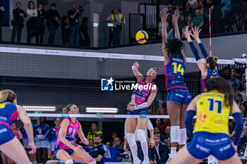 2024-04-06 - Attack of Helena Cazaute (Allianz Vero Volley Milano) - PLAYOFF - SAVINO DEL BENE SCANDICCI VS ALLIANZ VERO VOLLEY MILANO - SERIE A1 WOMEN - VOLLEYBALL