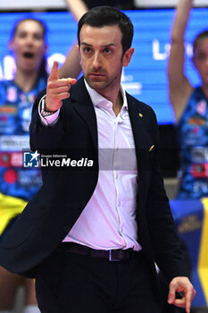 2024-04-13 - Daniele Santarelli, head coach of Prosecco Doc Imoco Conegliano, during Prosecco Doc Imoco Conegliano vs Igor Gorgonzola Novara game in the Volleyball - Superleague Serie A - Semifinal Playoff 2023/2024 3° Game at PalaVerde in Villorba Treviso, Italy on April 13, 2024. - PLAYOFF - PROSECCO DOC IMOCO CONEGLIANO VS IGOR GORGONZOLA NOVARA - SERIE A1 WOMEN - VOLLEYBALL