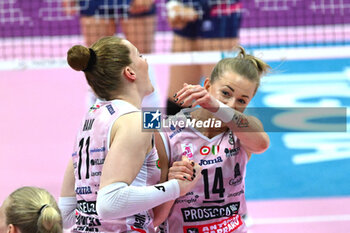 2024-04-17 - Isabelle Haak and Joanna Wolosz ( Prosecco Doc Imoco Conegliano ) during Prosecco Doc Imoco Conegliano vs Savino Del Bene Scandicci in the Volleyball - Superleague Serie A - Final Playoff 2023/2024 1° Game at PalaVerde in Villorba Treviso, Italy on April 17, 2024. - PLAYOFF - FINAL - PROSECCO DOC IMOCO CONEGLIANO VS SAVINO DEL BENE SCANDICCI - SERIE A1 WOMEN - VOLLEYBALL