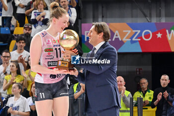 2024-04-27 - Isabelle Haak of Prosecco Doc Imoco Conegliano celebrates MVP Award - PLAYOFF - FINAL - SAVINO DEL BENE SCANDICCI VS PROSECCO DOC IMOCO CONEGLIANO - SERIE A1 WOMEN - VOLLEYBALL