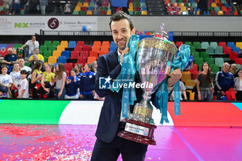 2024-04-27 - Head coach of Prosecco Doc Imoco Conegliano Daniele Santarelli celebrates the victory - PLAYOFF - FINAL - SAVINO DEL BENE SCANDICCI VS PROSECCO DOC IMOCO CONEGLIANO - SERIE A1 WOMEN - VOLLEYBALL