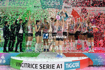 2024-04-27 - Players of Prosecco Doc Imoco Conegliano celebrate the victory - PLAYOFF - FINAL - SAVINO DEL BENE SCANDICCI VS PROSECCO DOC IMOCO CONEGLIANO - SERIE A1 WOMEN - VOLLEYBALL