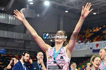 2024-04-27 - Robin De Kruijf of Prosecco Doc Imoco Conegliano celebrates the victory - PLAYOFF - FINAL - SAVINO DEL BENE SCANDICCI VS PROSECCO DOC IMOCO CONEGLIANO - SERIE A1 WOMEN - VOLLEYBALL