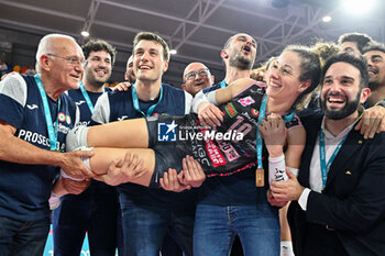 2024-04-27 - Monica De Gennaro of Prosecco Doc Imoco Conegliano celebrates the victory - PLAYOFF - FINAL - SAVINO DEL BENE SCANDICCI VS PROSECCO DOC IMOCO CONEGLIANO - SERIE A1 WOMEN - VOLLEYBALL