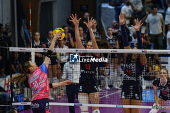 2024-10-06 - #10 Mayu Ishikawa of Igor Novara in action during Italian women's Serie A1 Volleyball championship: Day 1 match beetween Reale Mutua Fenera Chieri '76 and Igor Gorgonzola Novara at Palafenera to Chieri (TO) - 6/10/2024 - REALE MUTUA FENERA CHIERI '76 VS IGOR GORGONZOLA NOVARA - SERIE A1 WOMEN - VOLLEYBALL