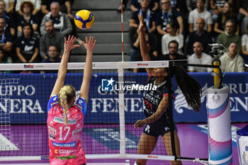 2024-10-06 - #21 Loveth Omoruyi of Chieri '76 in action during Italian women's Serie A1 Volleyball championship: Day 1 match beetween Reale Mutua Fenera Chieri '76 and Igor Gorgonzola Novara at Palafenera to Chieri (TO) - 6/10/2024 - REALE MUTUA FENERA CHIERI '76 VS IGOR GORGONZOLA NOVARA - SERIE A1 WOMEN - VOLLEYBALL