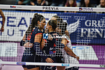 2024-10-06 - Reale Mutua Fenera Chieri '76 celebrates point team's Italian women's Serie A1 Volleyball championship: Day 1 match beetween Reale Mutua Fenera Chieri '76 and Igor Gorgonzola Novara at Palafenera to Chieri (TO) - 6/10/2024 - REALE MUTUA FENERA CHIERI '76 VS IGOR GORGONZOLA NOVARA - SERIE A1 WOMEN - VOLLEYBALL