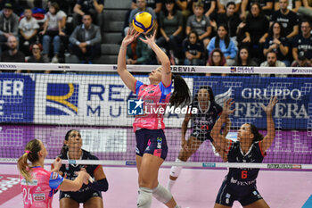 2024-10-06 - #4 Francesca Bosio of Igor Novara in action during Italian women's Serie A1 Volleyball championship: Day 1 match beetween Reale Mutua Fenera Chieri '76 and Igor Gorgonzola Novara at Palafenera to Chieri (TO) - 6/10/2024 - REALE MUTUA FENERA CHIERI '76 VS IGOR GORGONZOLA NOVARA - SERIE A1 WOMEN - VOLLEYBALL