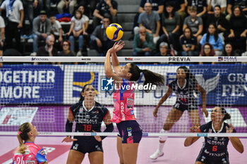 2024-10-06 - #4 Francesca Bosio of Igor Novara in action during Italian women's Serie A1 Volleyball championship: Day 1 match beetween Reale Mutua Fenera Chieri '76 and Igor Gorgonzola Novara at Palafenera to Chieri (TO) - 6/10/2024 - REALE MUTUA FENERA CHIERI '76 VS IGOR GORGONZOLA NOVARA - SERIE A1 WOMEN - VOLLEYBALL