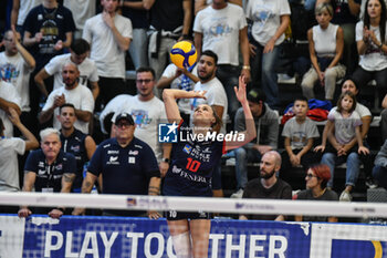 2024-10-06 - #10 Sarah Van Aalen of Chieri '76 in action during Italian women's Serie A1 Volleyball championship: Day 1 match beetween Reale Mutua Fenera Chieri '76 and Igor Gorgonzola Novara at Palafenera to Chieri (TO) - 6/10/2024 - REALE MUTUA FENERA CHIERI '76 VS IGOR GORGONZOLA NOVARA - SERIE A1 WOMEN - VOLLEYBALL