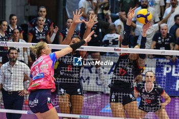 2024-10-06 - #9 Lina Alsmeier of Igor Novara in action during Italian women's Serie A1 Volleyball championship: Day 1 match beetween Reale Mutua Fenera Chieri '76 and Igor Gorgonzola Novara at Palafenera to Chieri (TO) - 6/10/2024 - REALE MUTUA FENERA CHIERI '76 VS IGOR GORGONZOLA NOVARA - SERIE A1 WOMEN - VOLLEYBALL