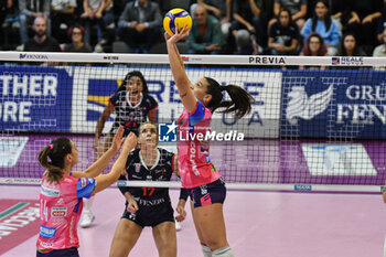 2024-10-06 - #4 Francesca Bosio of Igor Novara in action during Italian women's Serie A1 Volleyball championship: Day 1 match beetween Reale Mutua Fenera Chieri '76 and Igor Gorgonzola Novara at Palafenera to Chieri (TO) - 6/10/2024 - REALE MUTUA FENERA CHIERI '76 VS IGOR GORGONZOLA NOVARA - SERIE A1 WOMEN - VOLLEYBALL