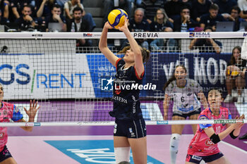 2024-10-06 - #10 Sarah Van Aalen of Chieri '76 in action during Italian women's Serie A1 Volleyball championship: Day 1 match beetween Reale Mutua Fenera Chieri '76 and Igor Gorgonzola Novara at Palafenera to Chieri (TO) - 6/10/2024 - REALE MUTUA FENERA CHIERI '76 VS IGOR GORGONZOLA NOVARA - SERIE A1 WOMEN - VOLLEYBALL