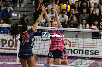 2024-10-06 - #21 Loveth Omoruyi of Chieri '76 in action during Italian women's Serie A1 Volleyball championship: Day 1 match beetween Reale Mutua Fenera Chieri '76 and Igor Gorgonzola Novara at Palafenera to Chieri (TO) - 6/10/2024 - REALE MUTUA FENERA CHIERI '76 VS IGOR GORGONZOLA NOVARA - SERIE A1 WOMEN - VOLLEYBALL