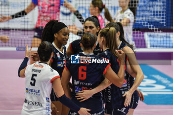 2024-10-06 - Reale Mutua Fenera Chieri '76 celebrates point team's Italian women's Serie A1 Volleyball championship: Day 1 match beetween Reale Mutua Fenera Chieri '76 and Igor Gorgonzola Novara at Palafenera to Chieri (TO) - 6/10/2024 - REALE MUTUA FENERA CHIERI '76 VS IGOR GORGONZOLA NOVARA - SERIE A1 WOMEN - VOLLEYBALL