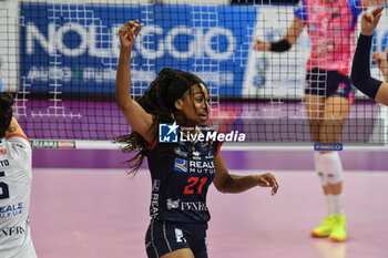 2024-10-06 - #21 Loveth Omoruyi of Chieri '76 celebrates point her team's Italian women's Serie A1 Volleyball championship: Day 1 match beetween Reale Mutua Fenera Chieri '76 and Igor Gorgonzola Novara at Palafenera to Chieri (TO) - 6/10/2024 - REALE MUTUA FENERA CHIERI '76 VS IGOR GORGONZOLA NOVARA - SERIE A1 WOMEN - VOLLEYBALL