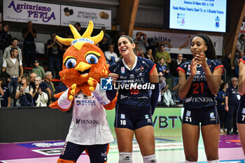 2024-10-06 - Reale Mutua Fenera Chieri '76 celebrates victory team's to make the score 3-2 during Italian women's Serie A1 Volleyball championship: Day 1 match beetween Reale Mutua Fenera Chieri '76 and Igor Gorgonzola Novara at Palafenera to Chieri (TO) - 6/10/2024 - REALE MUTUA FENERA CHIERI '76 VS IGOR GORGONZOLA NOVARA - SERIE A1 WOMEN - VOLLEYBALL