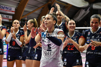 2024-10-06 - Reale Mutua Fenera Chieri '76 celebrates victory team's to make the score 3-2 during Italian women's Serie A1 Volleyball championship: Day 1 match beetween Reale Mutua Fenera Chieri '76 and Igor Gorgonzola Novara at Palafenera to Chieri (TO) - 6/10/2024 - REALE MUTUA FENERA CHIERI '76 VS IGOR GORGONZOLA NOVARA - SERIE A1 WOMEN - VOLLEYBALL