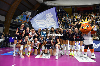 2024-10-06 - Reale Mutua Fenera Chieri '76 celebrates victory team's to make the score 3-2 during Italian women's Serie A1 Volleyball championship: Day 1 match beetween Reale Mutua Fenera Chieri '76 and Igor Gorgonzola Novara at Palafenera to Chieri (TO) - 6/10/2024 - REALE MUTUA FENERA CHIERI '76 VS IGOR GORGONZOLA NOVARA - SERIE A1 WOMEN - VOLLEYBALL