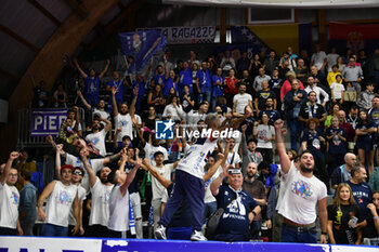 2024-10-06 - Reale Mutua Fenera Chieri '76 celebrates victory team's to make the score 3-2 during Italian women's Serie A1 Volleyball championship: Day 1 match beetween Reale Mutua Fenera Chieri '76 and Igor Gorgonzola Novara at Palafenera to Chieri (TO) - 6/10/2024 - REALE MUTUA FENERA CHIERI '76 VS IGOR GORGONZOLA NOVARA - SERIE A1 WOMEN - VOLLEYBALL