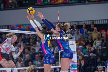 2024-10-05 - Block of Ana Carolina da Silva (Savino Del Bene Scandicci) and Ekaterina Antropova (Savino Del Bene Scandicci) - SAVINO DEL BENE SCANDICCI VS HONDA OLIVERO S.BERNARDO CUNEO  - SERIE A1 WOMEN - VOLLEYBALL