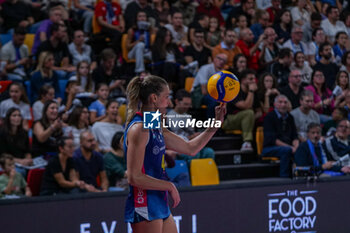 2024-10-05 - Britt Herbots (Savino Del Bene Scandicci) at service - SAVINO DEL BENE SCANDICCI VS HONDA OLIVERO S.BERNARDO CUNEO  - SERIE A1 WOMEN - VOLLEYBALL