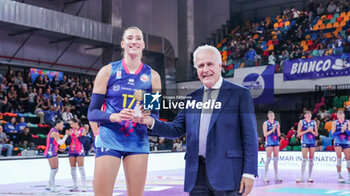 2024-10-05 - Ekaterina Antropova (Savino Del Bene Scandicci) awarded by Eugenio Giani - SAVINO DEL BENE SCANDICCI VS HONDA OLIVERO S.BERNARDO CUNEO  - SERIE A1 WOMEN - VOLLEYBALL