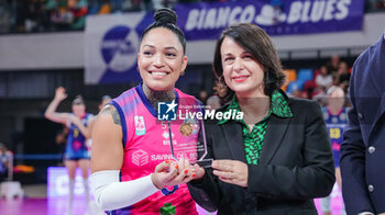 2024-10-05 - Brenda Castillo (Savino Del Bene Scandicci) awarded by Scandicci mayor Claudia Sereni - SAVINO DEL BENE SCANDICCI VS HONDA OLIVERO S.BERNARDO CUNEO  - SERIE A1 WOMEN - VOLLEYBALL