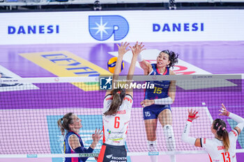 2024-10-05 - Ana Carolina da Silva (Savino Del Bene Scandicci) attack - SAVINO DEL BENE SCANDICCI VS HONDA OLIVERO S.BERNARDO CUNEO  - SERIE A1 WOMEN - VOLLEYBALL