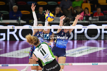 2024-10-06 - Storck (Megabox Ond. Savio Vallefoglia) spike against Il Bisonte Firenze block - IL BISONTE FIRENZE VS MEGABOX OND. SAVIO VALLEFOGLIA - SERIE A1 WOMEN - VOLLEYBALL