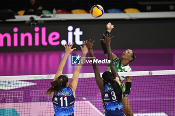 2024-10-06 - Simone Lee (Megabox Ond. Savio Vallefoglia) spike against Mancini and Adhuoljok John Majak Malual (Il Bisonte Firenze) - IL BISONTE FIRENZE VS MEGABOX OND. SAVIO VALLEFOGLIA - SERIE A1 WOMEN - VOLLEYBALL