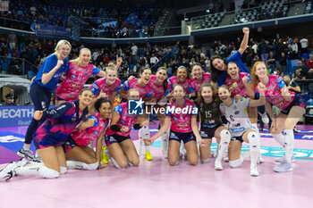 2024-10-20 - Players of Igor Novara celebrate the victory during Volley Italian Championship Serie A Women 2024/25 match between Numia VeroVolley Milano and Igor Novara at Allianz Cloud, Milano, Italy on October 20, 2024 - VERO VOLLEY MILANO VS IGOR GORGONZOLA NOVARA - SERIE A1 WOMEN - VOLLEYBALL