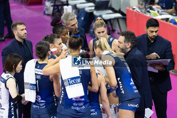 2024-10-20 - Stefano Lavarini Head Coach Numia VeroVolley Milano and Players of Numia VeroVolley Milano during Volley Italian Championship Serie A Women 2024/25 match between Numia VeroVolley Milano and Igor Novara at Allianz Cloud, Milano, Italy on October 20, 2024 - VERO VOLLEY MILANO VS IGOR GORGONZOLA NOVARA - SERIE A1 WOMEN - VOLLEYBALL