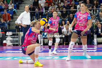 2024-10-20 - Lina Alsmeier (Igor Novara) during Volley Italian Championship Serie A Women 2024/25 match between Numia VeroVolley Milano and Igor Novara at Allianz Cloud, Milano, Italy on October 20, 2024 - VERO VOLLEY MILANO VS IGOR GORGONZOLA NOVARA - SERIE A1 WOMEN - VOLLEYBALL